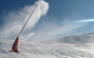 Gran Pallars conseguirá abrir para el 8 de diciembre sus dos estaciones de esquí, situadas en la comarca del Pallars Sobirà, Lleida. Grosores mínimos pero suficientes.