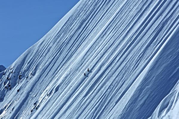 HIGHER es la nueva película de Jeremy Jones grabada por Teton Gravity,  nos muestra la impresionante evolución del rider desde sus inicios hasta las más altas montañas del Himalaya. 