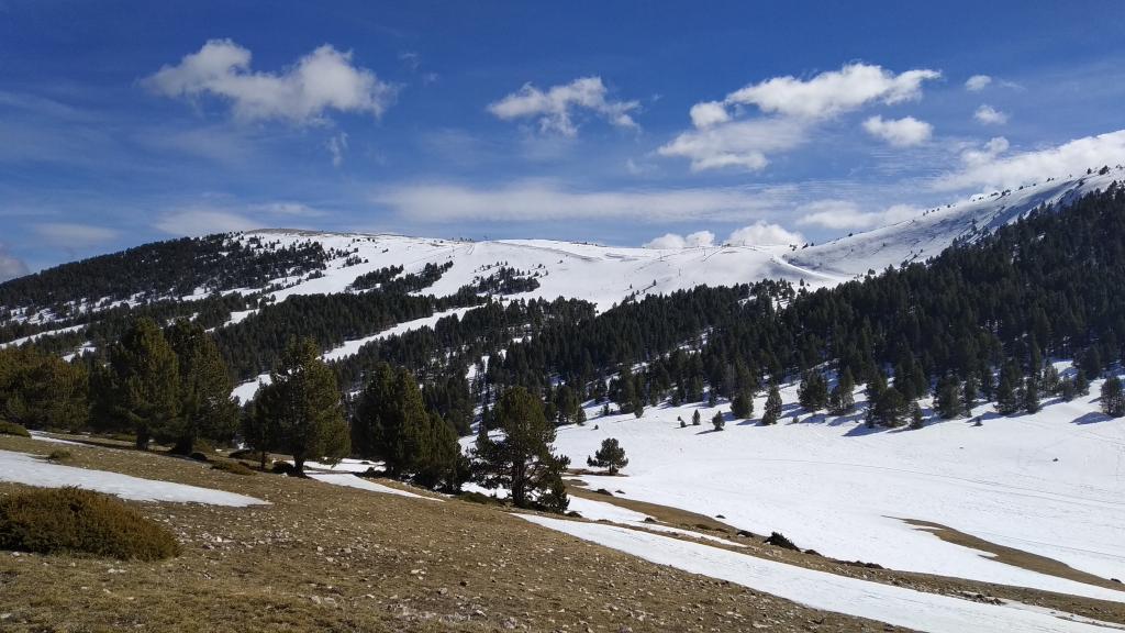  
Esta temporada hemos tenido pocas nevadas en el Pirineo. Ha sido un invierno seco, con muchos días de anticiclón y unas temperaturas muy altas. Malas condiciones para mucho...