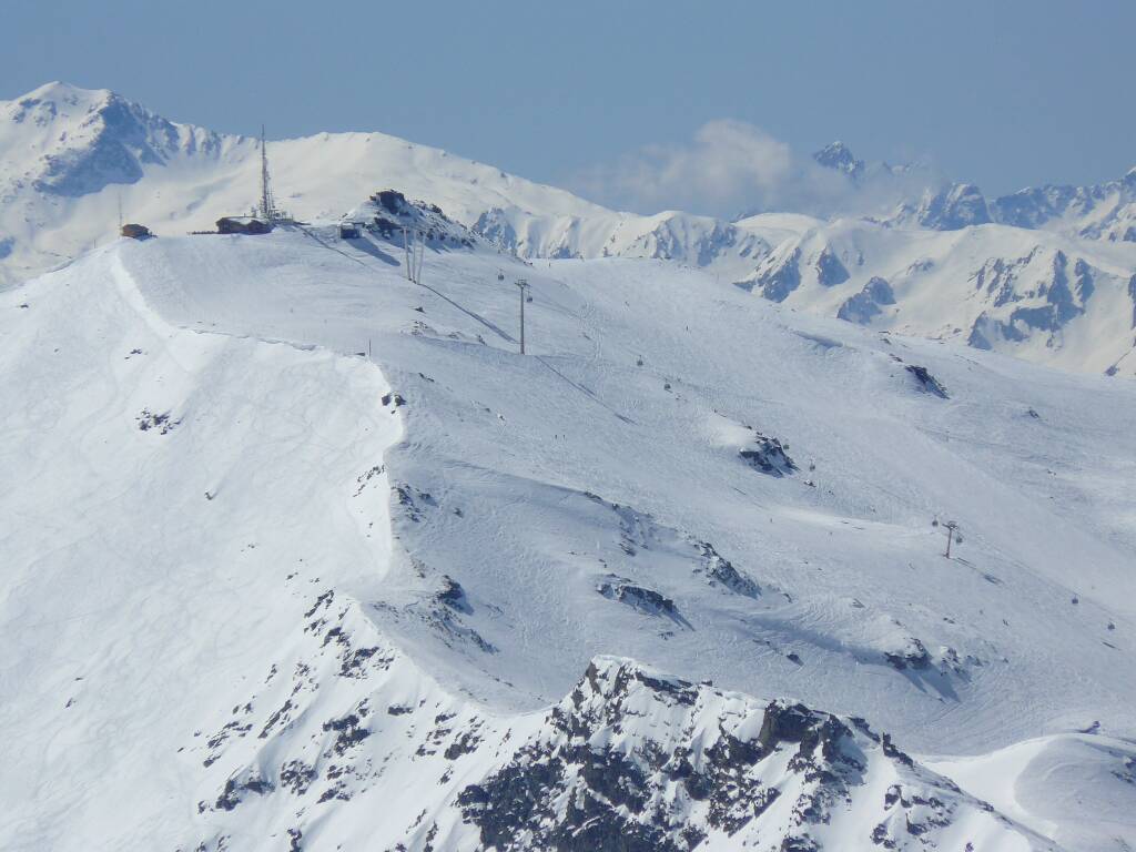 ¿Quieres conocer la estación de esquí de Les Menuires?  Snowevolution estuvo en Abril de 2008 y te contamos los secretos de una de las grandes estaciones de esquí de los Alpes franceses.